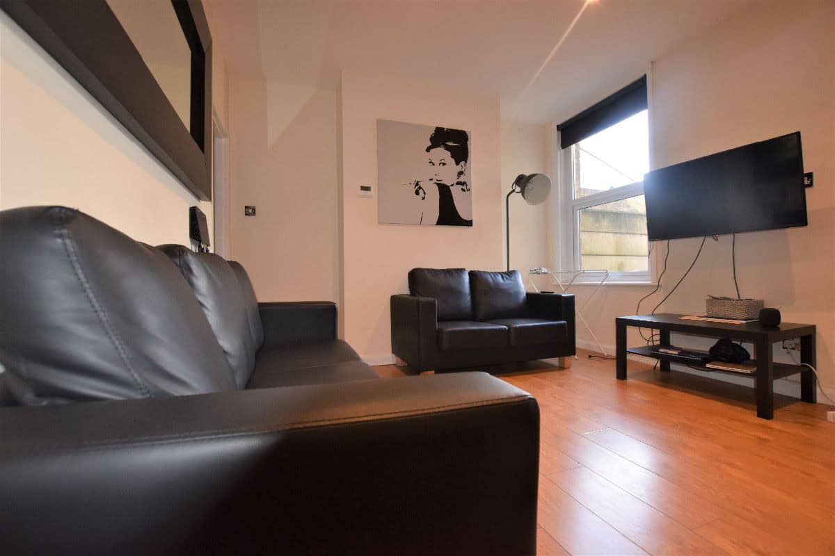 31 Lancaster Road 4