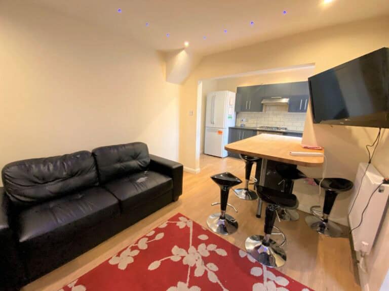 50 New Ruttington Lane
