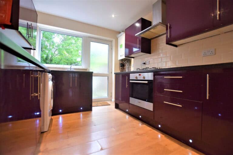 5 Teddington Close